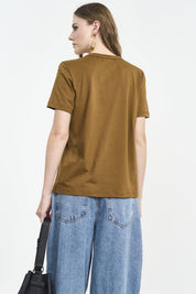 Camiseta Colcci Marrom Feijão Monograma Frontal