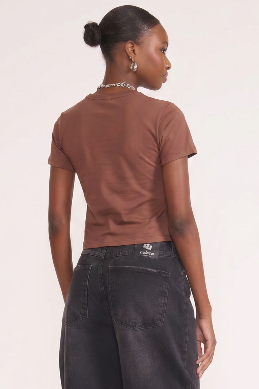 Camiseta Colcci Marrom Logo Frontal