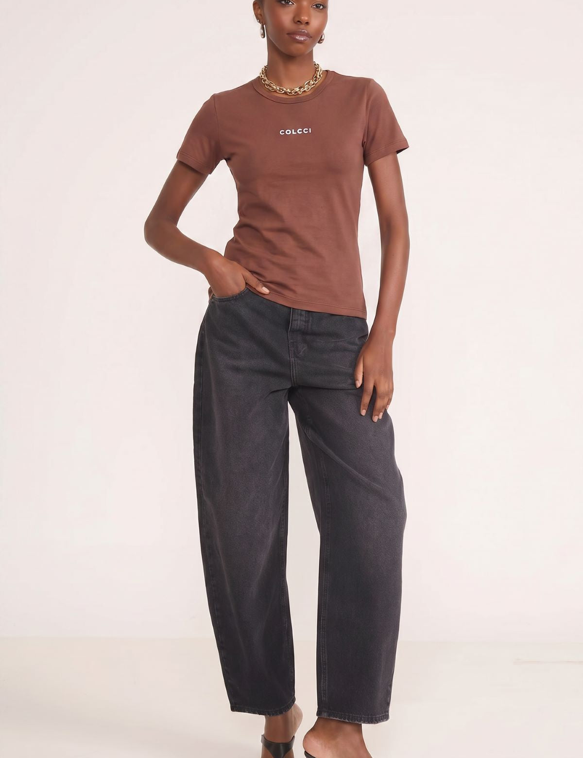 Camiseta Colcci Marrom Logo Frontal