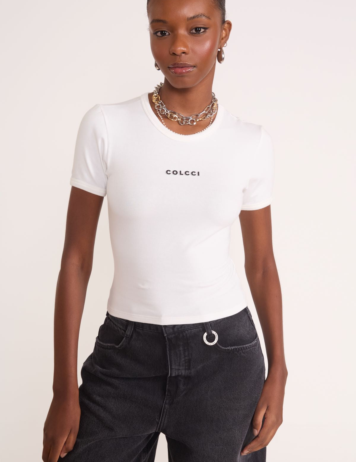 Camiseta Colcci Off White Logo Frontal Ajustada