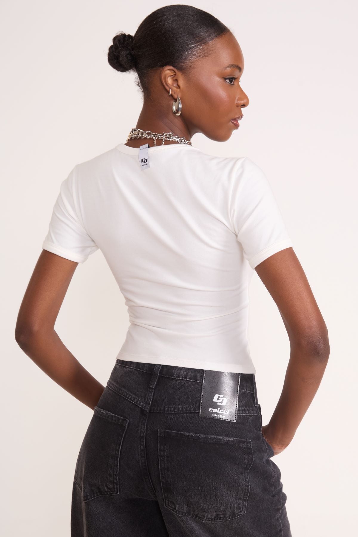 Camiseta Colcci Off White Logo Frontal Ajustada