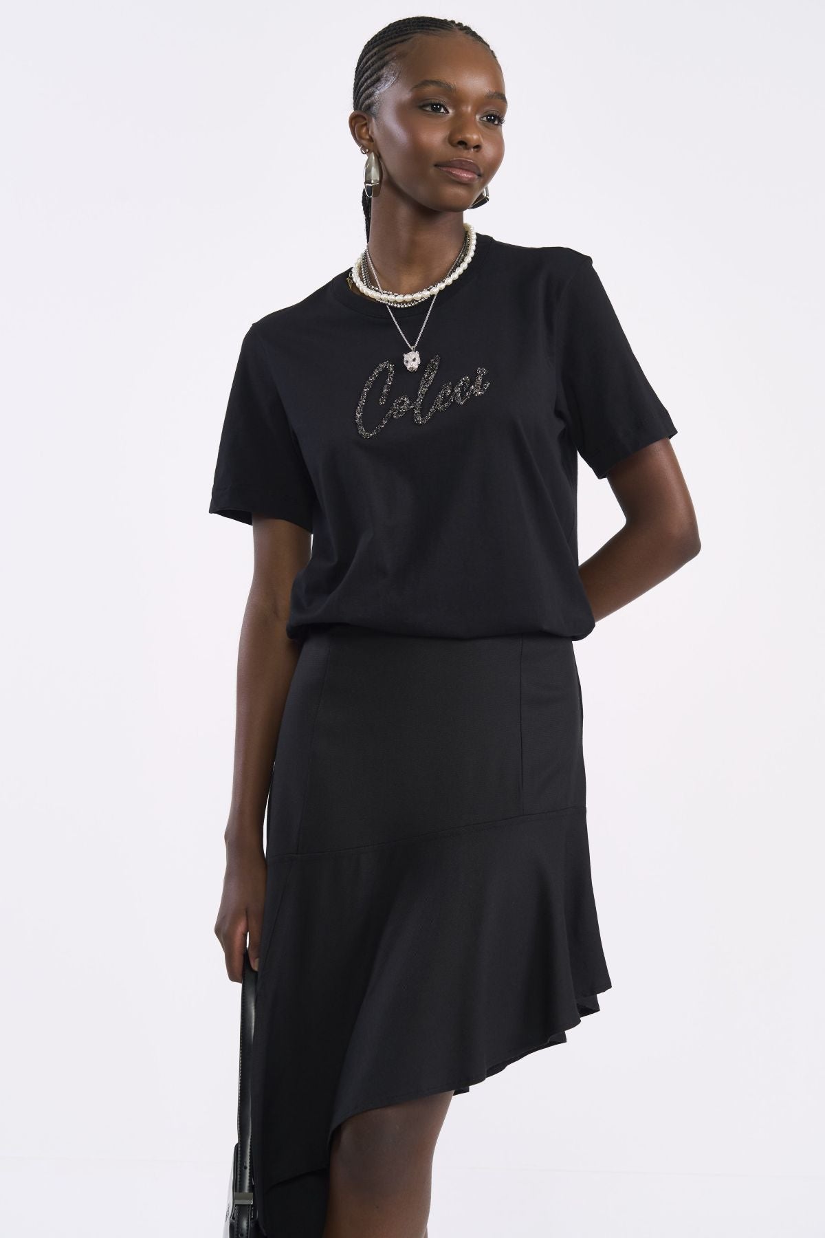 Camiseta Colcci Preta Logo Brilhante Frontal