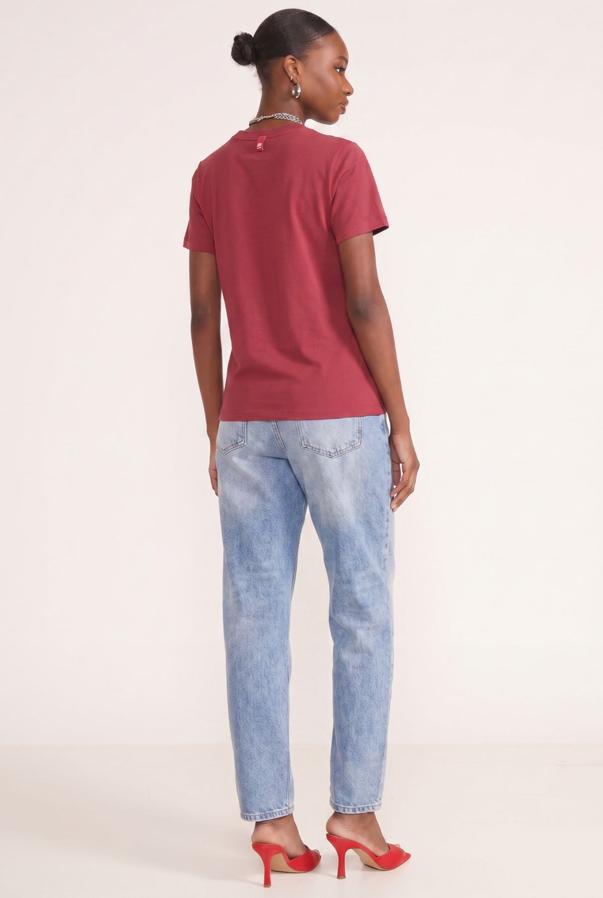 Camiseta Colcci Vinho Pedrarias Logo