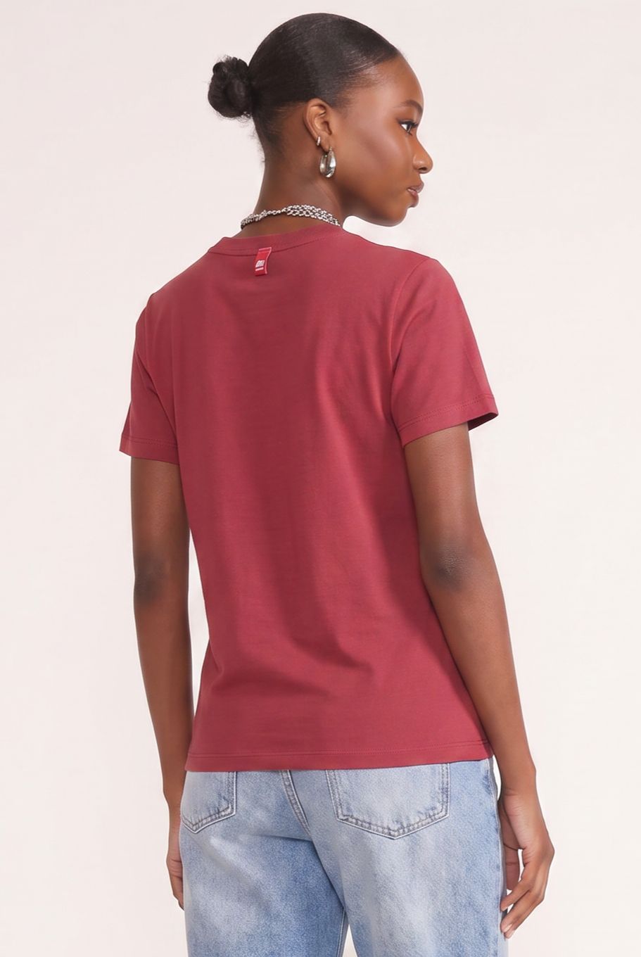 Camiseta Colcci Vinho Pedrarias Logo
