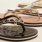 Chinelo Santa Lolla Preto Verniz Correntes