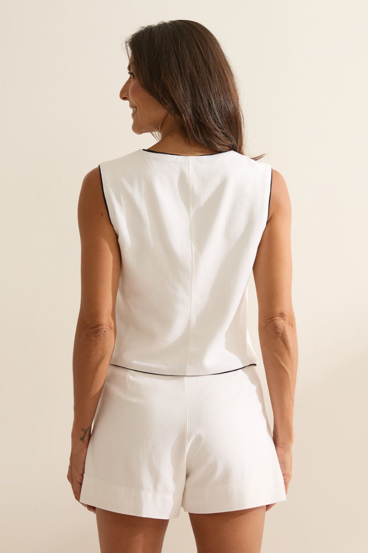 Colete Flo Maria Off White Linho Vivo Preto