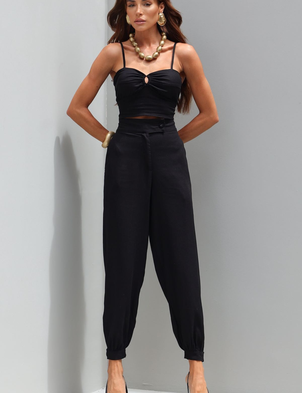Cropped Frysaide Preto Em Linho Decote Franzido