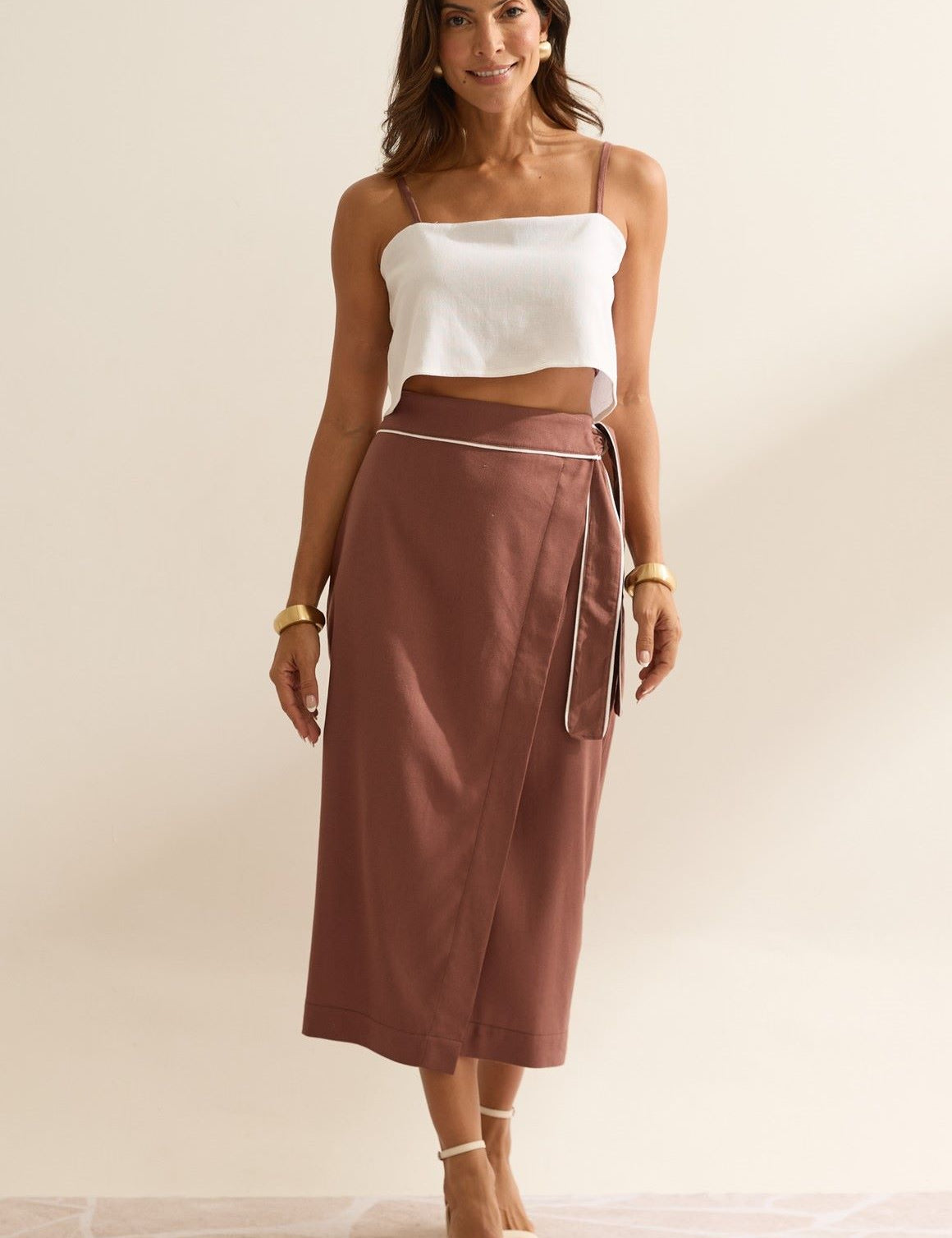 Cropped Linho Flo Maria Off White Alças Marrom