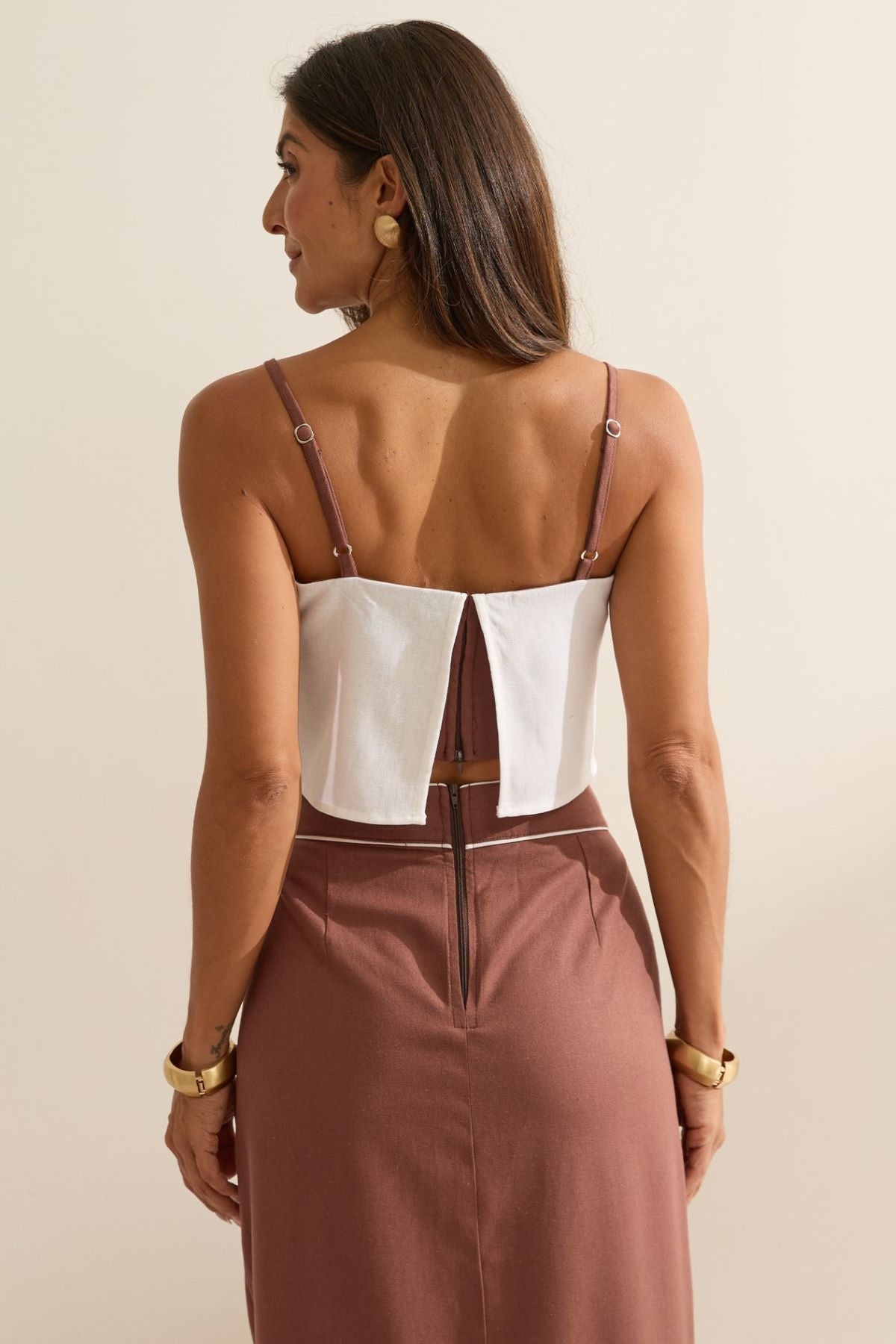 Cropped Linho Flo Maria Off White Alças Marrom