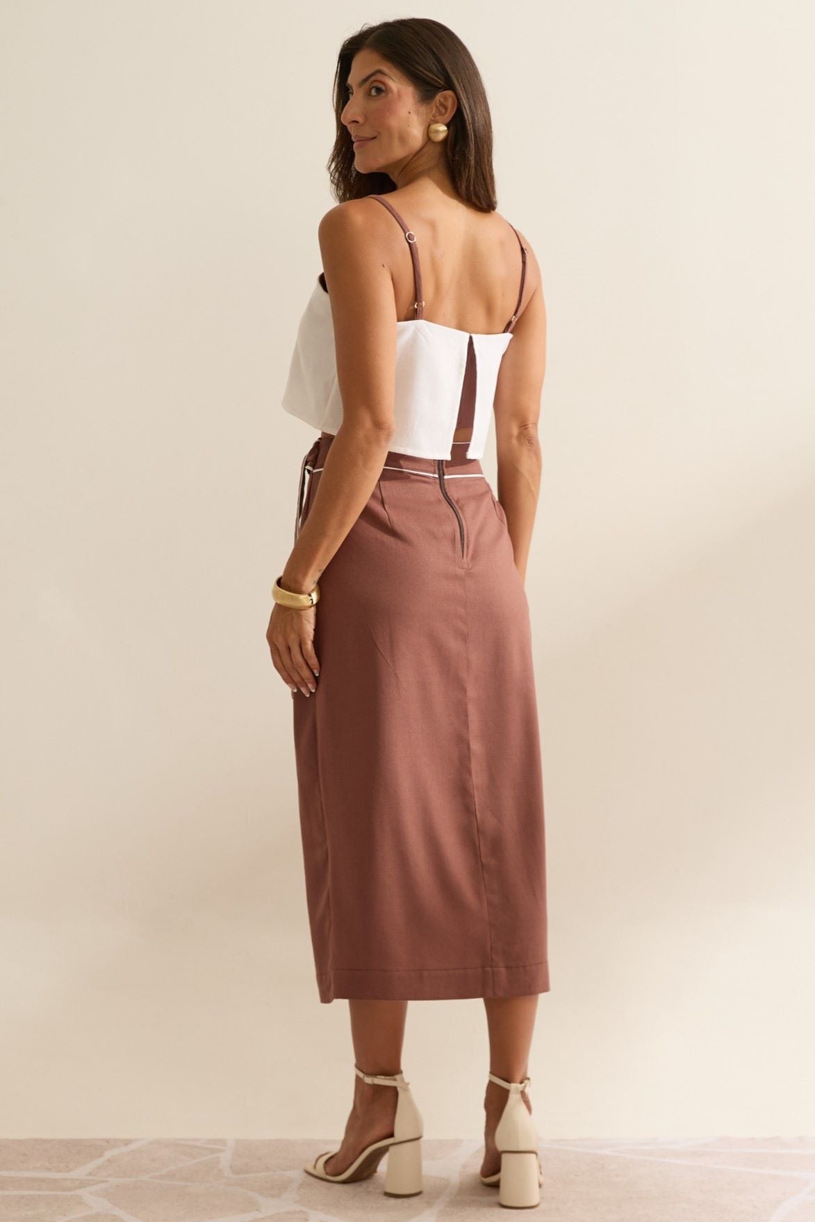 Cropped Linho Flo Maria Off White Alças Marrom