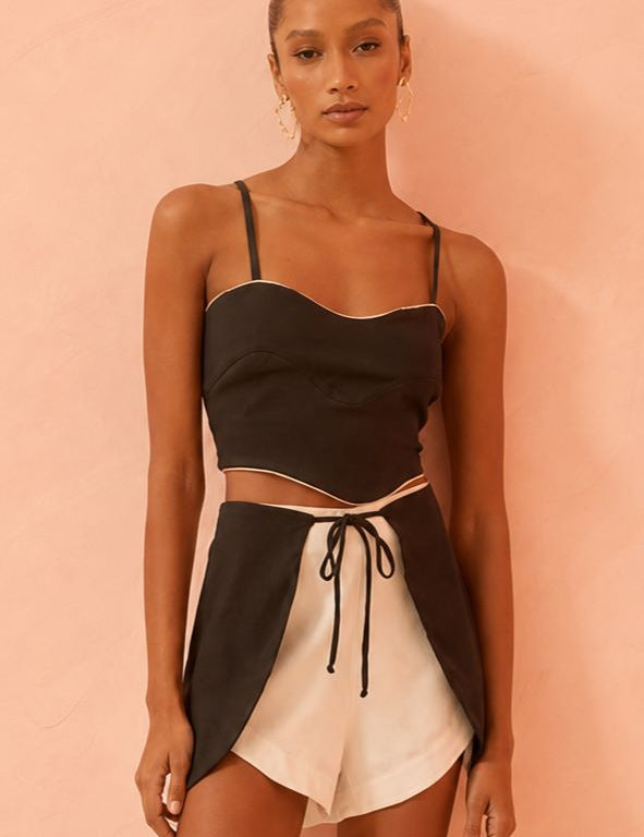 Cropped Linho Flo Maria Preto Decote Coração