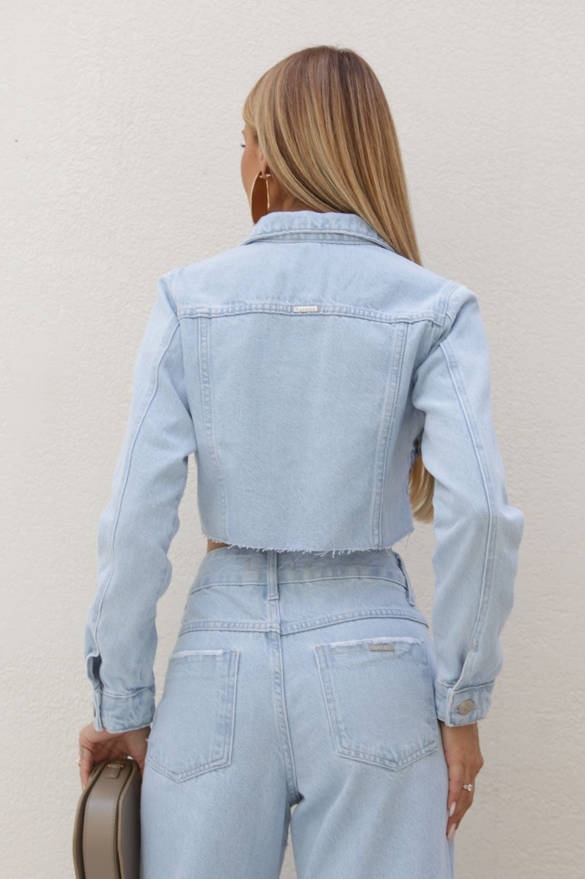 Jaqueta Jeans Frysaide Azul Clara Recortes Florais