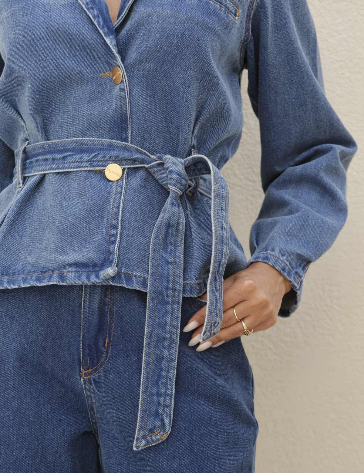 Jaqueta Jeans Frysaide Azul Com Faixa Na Cintura