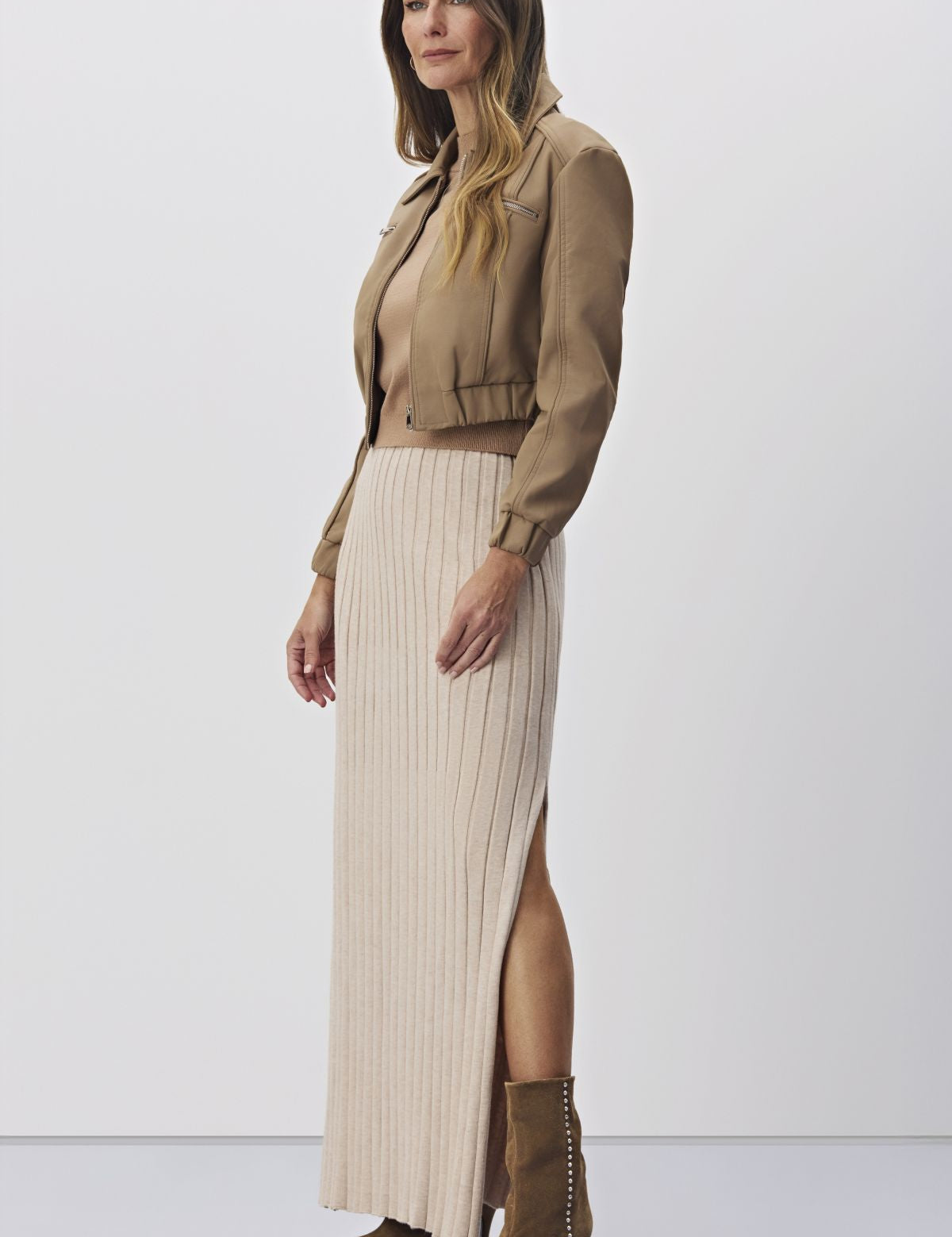 Jaqueta Meia Loka Caramelo Gola Alta Maxi Bolsos