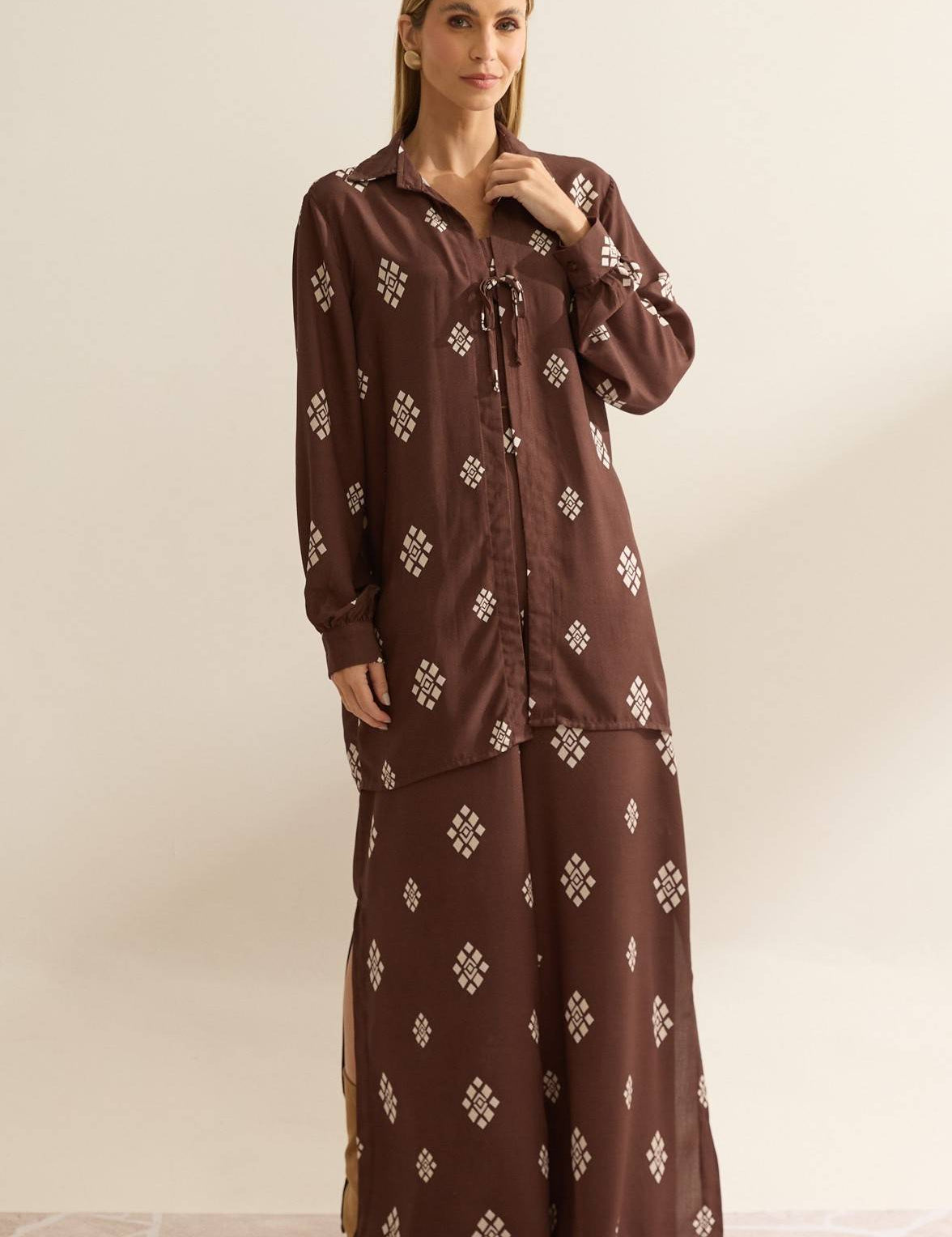 Kimono Flo Maria Marrom Estampa Geométrica
