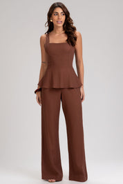 Macacão Frysaide Marrom Peplum Alças Fivelas