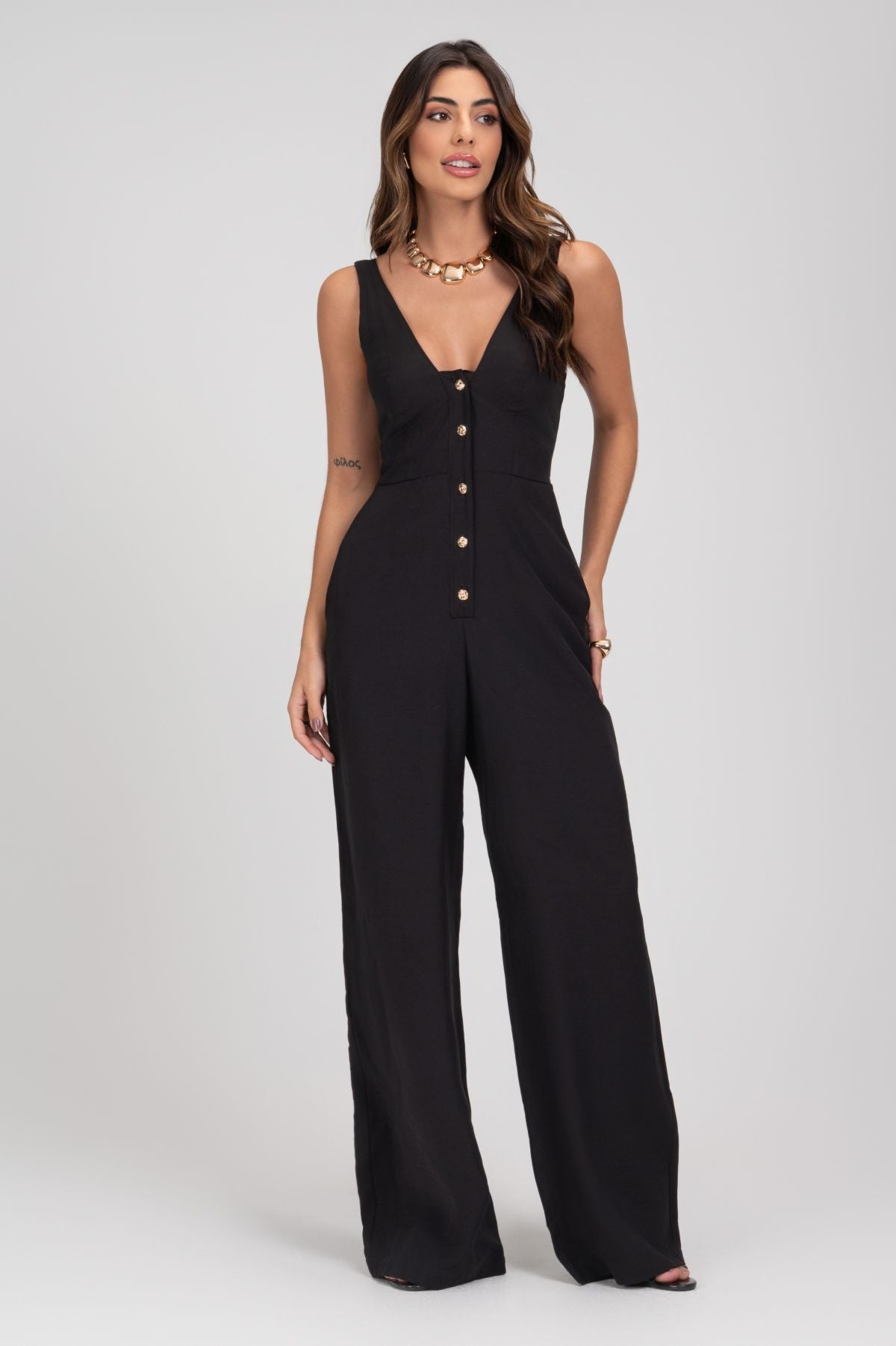 Macacão Preto Alfaiataria Com Decote Frysaide