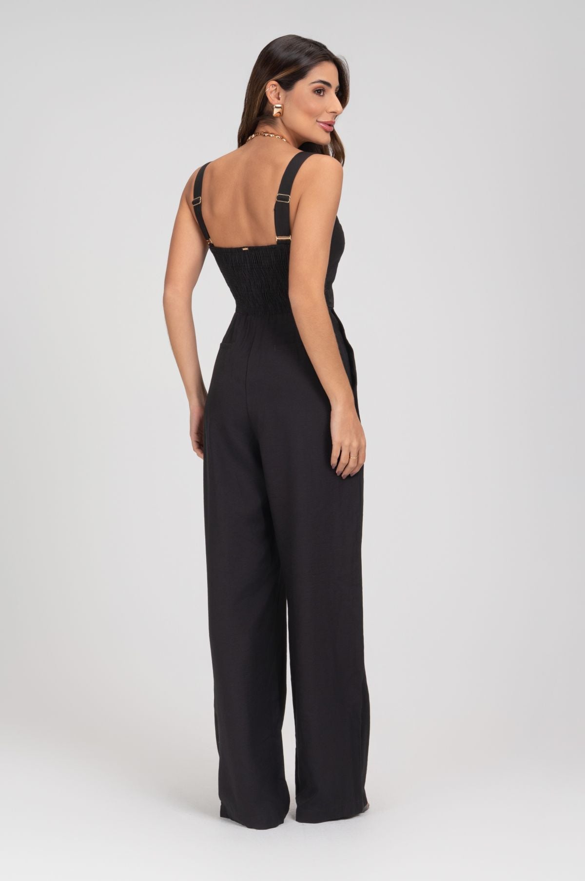 Macacão Preto Alfaiataria Com Decote Frysaide