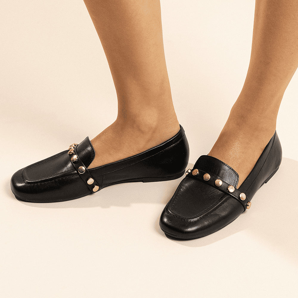 Mocassim Preto Santa Lolla Tachas Bico Quadrado 