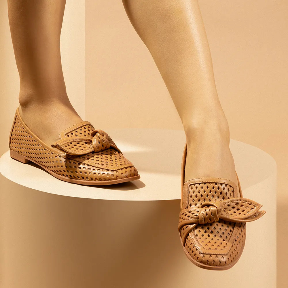 Mocassim Santa Lolla Caramelo Vazado Com Laço