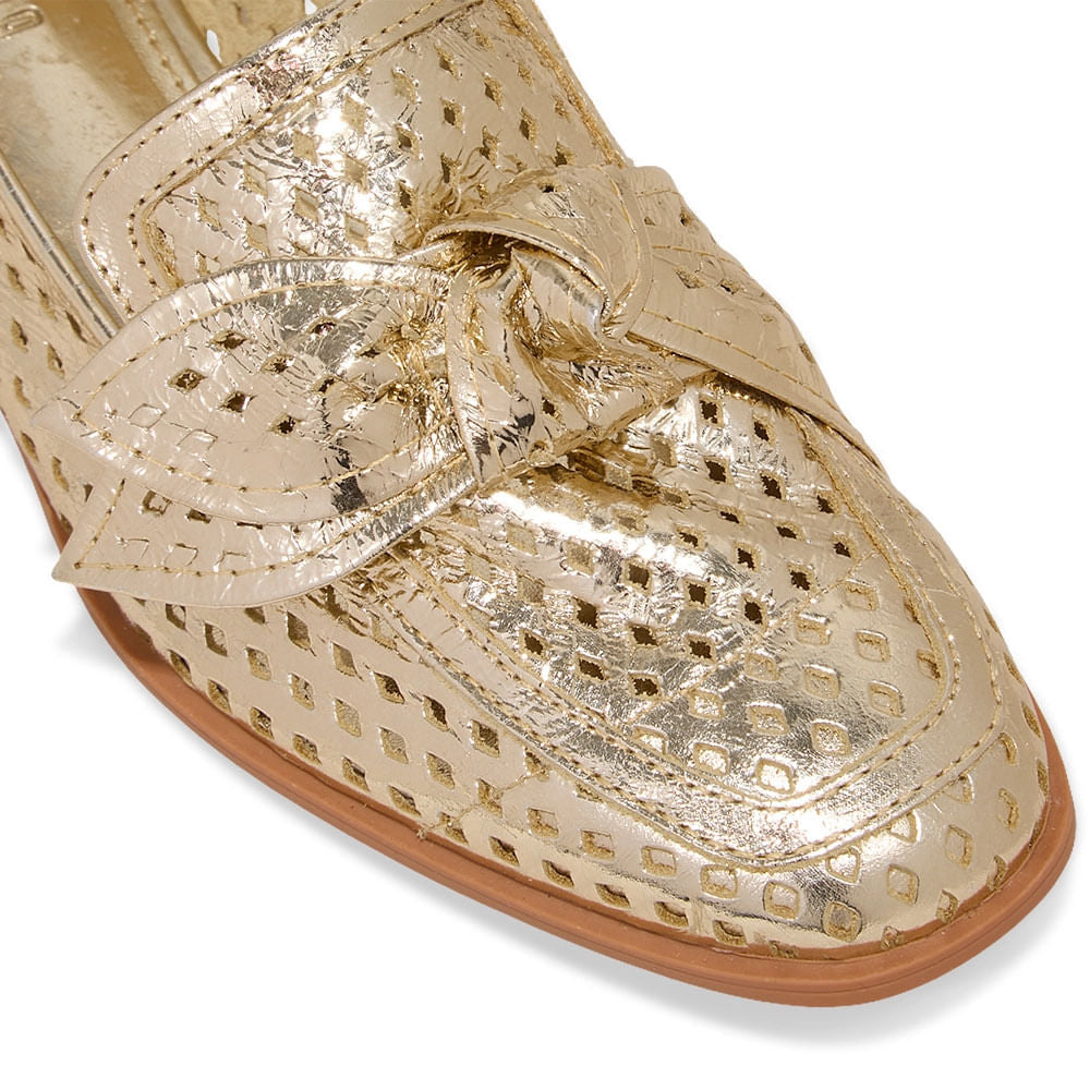 Mocassim Santa Lolla Dourado Vazado Com Laço