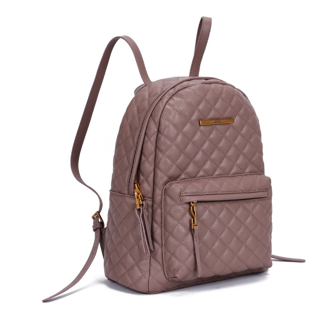 Mochila Santa Lolla Taupe Matelassê Zíperes E Placa