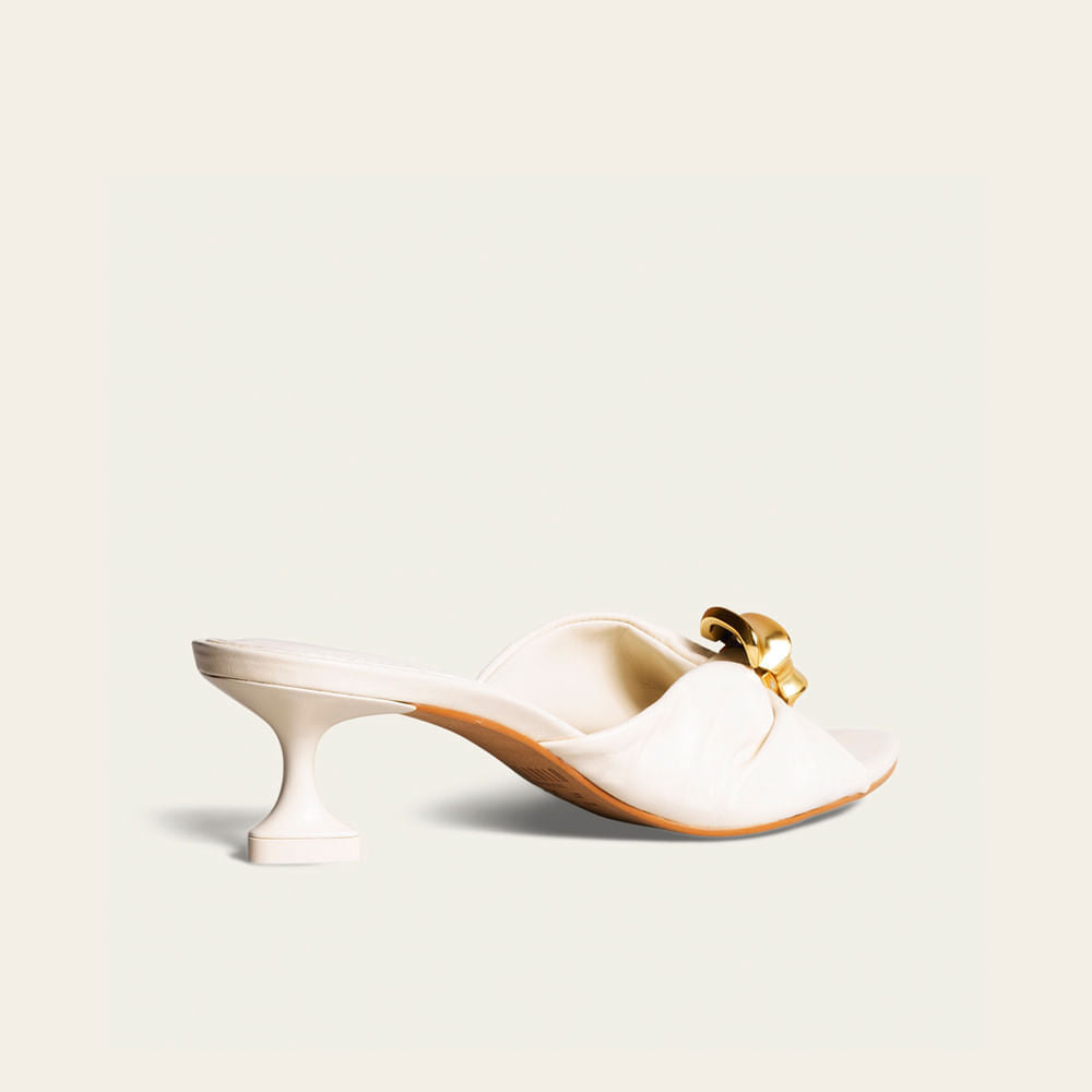 Mule Santa Lolla Off White Couro Detalhe Dourado