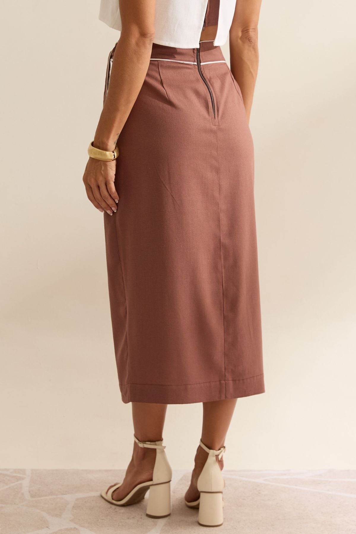 Saia Midi Flo Maria Marrom Faixa Lateral Vivo
