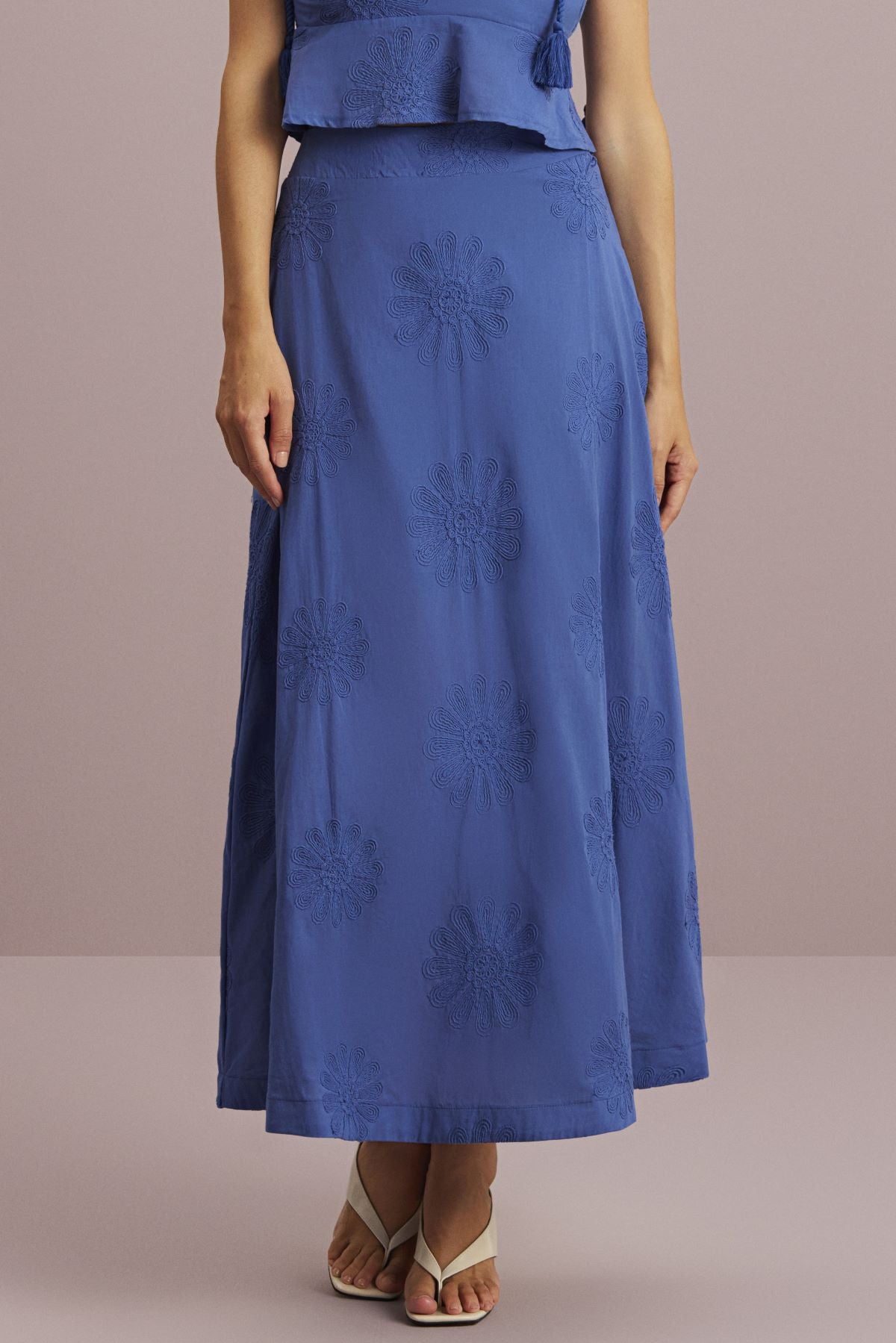 Saia Midi Meia Loka Azul Bordada Floral