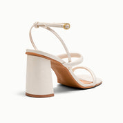 Sandália Degalls Off White Verniz Salto Bloco