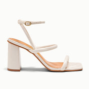 Sandália Degalls Off White Verniz Salto Bloco
