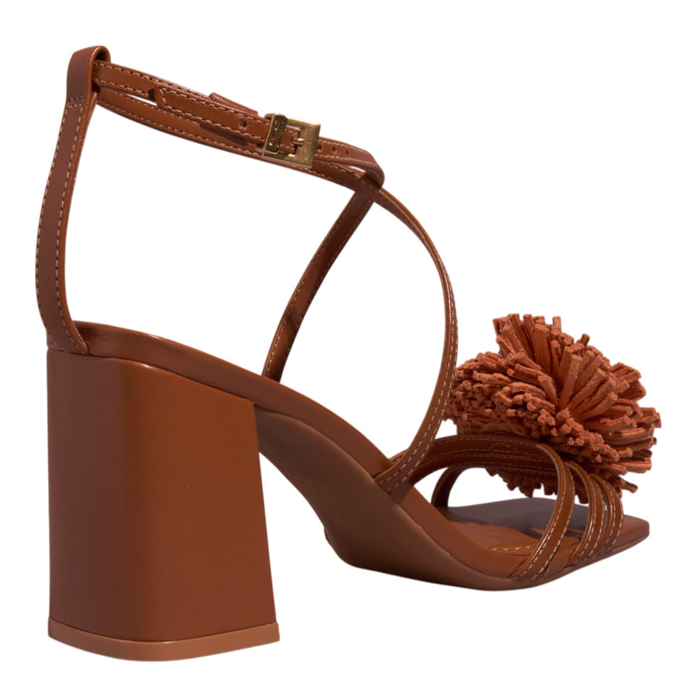 Sandália Pompom Santa Lolla Marrom Salto Grosso