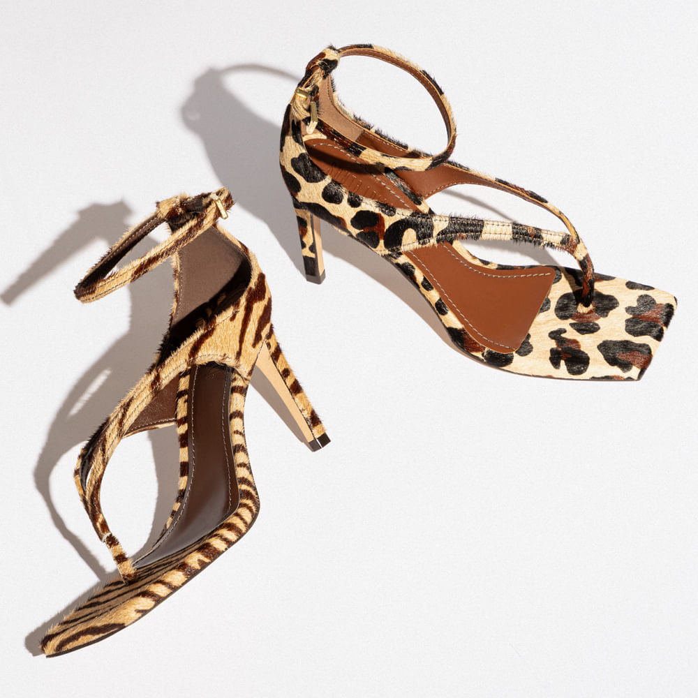 Sandália Santa Lolla Estampada Salto Fino T-Strap