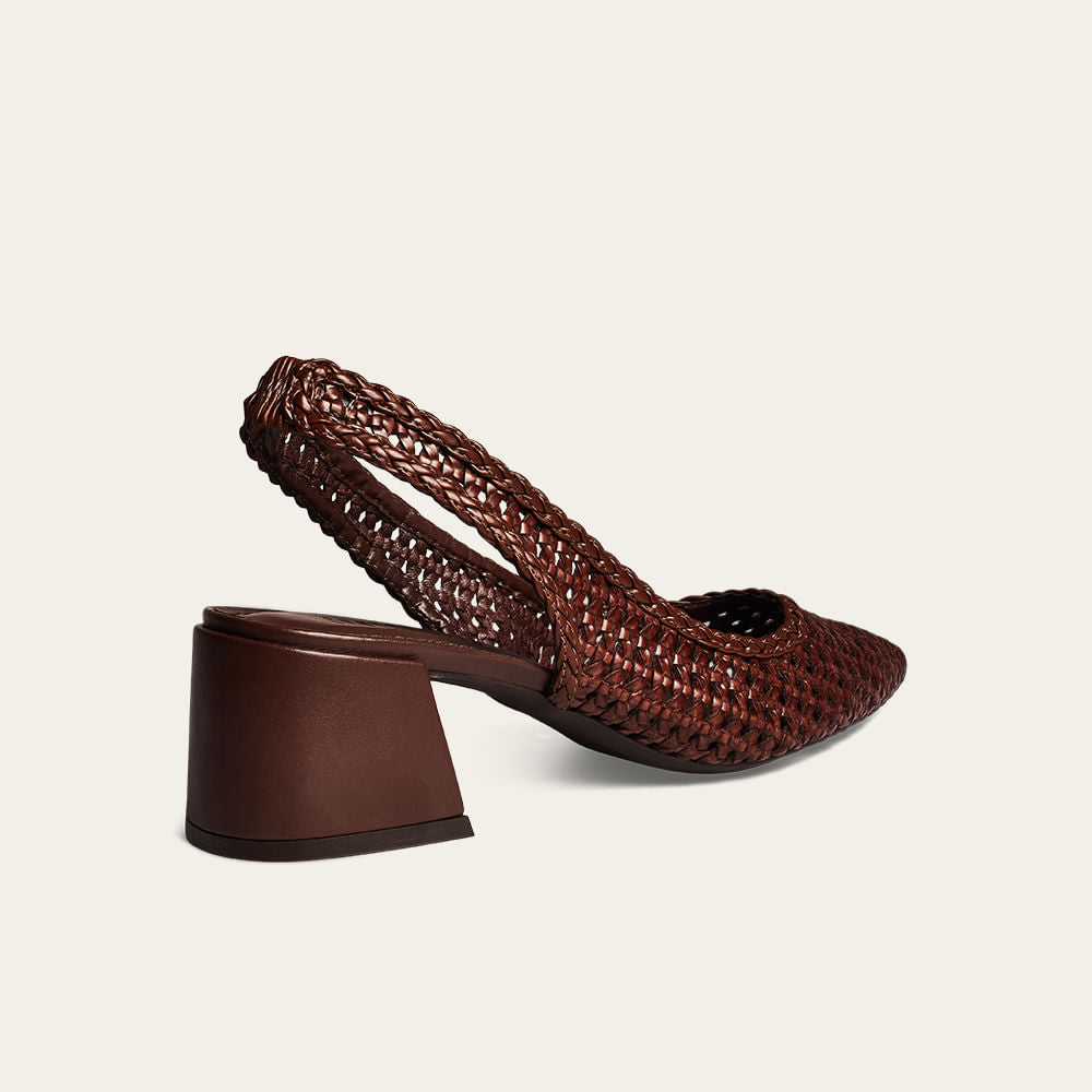 Scarpin Santa Lolla Marrom Trançado Slingback