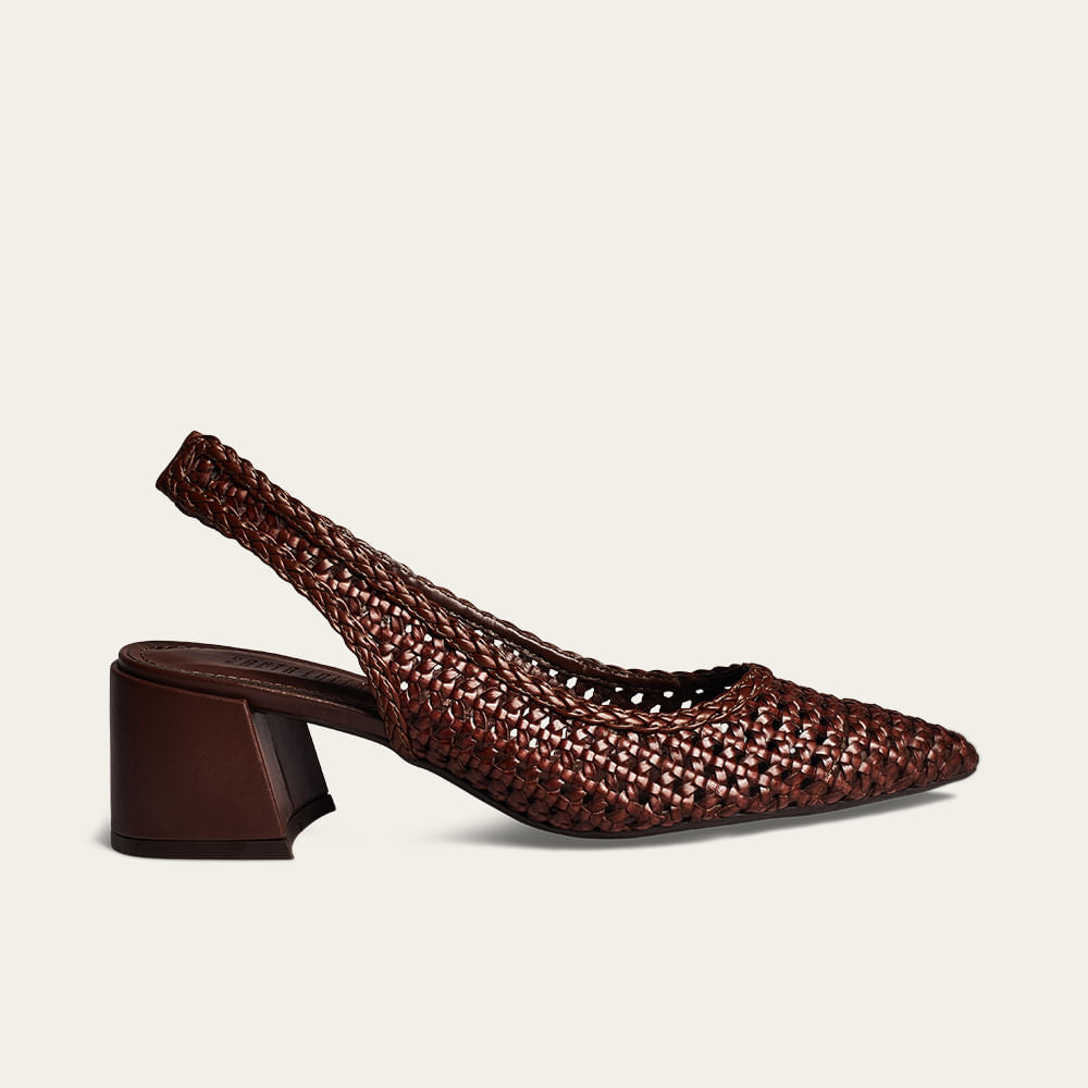 Scarpin Santa Lolla Marrom Trançado Slingback