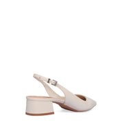 Scarpin Slingback Santa Lolla Off White Couro Salto Bloco Baixo 