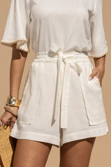 Short De Linho Off White Com Detalhe Em Crochê Frysaide