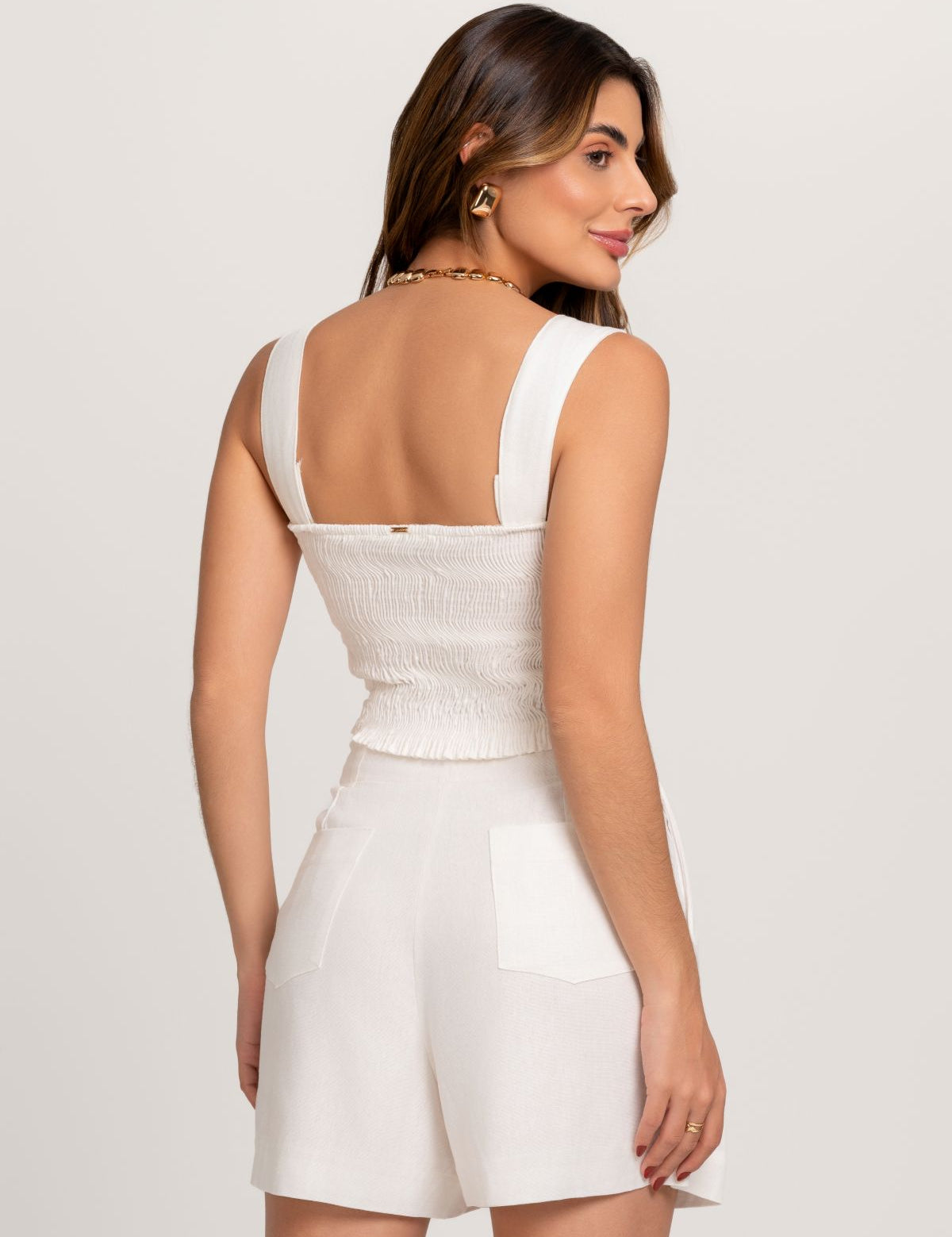 Short De Linho Yara Com Pregas Off White Frysaide