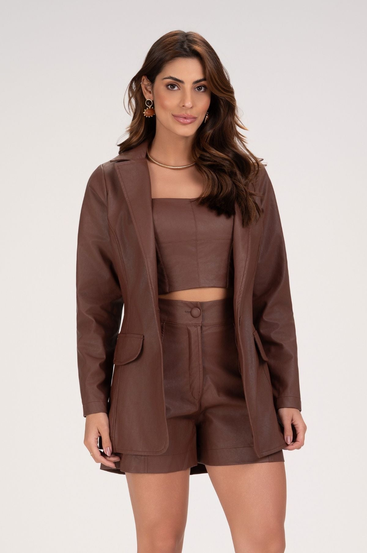 Short Frysaide Marrom Couro Recortes Cintura Alta