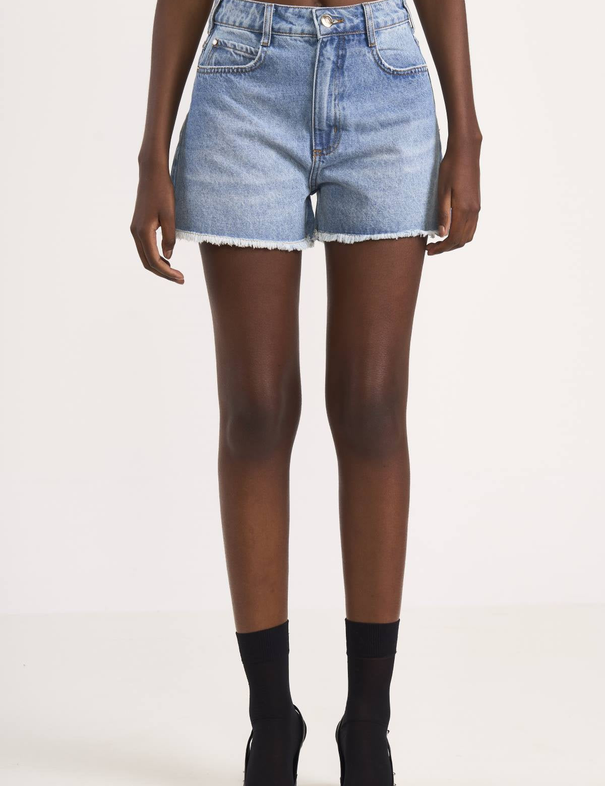 Short Jeans Colcci Azul Barra Desfiada