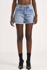 Short Jeans Colcci Azul Barra Desfiada