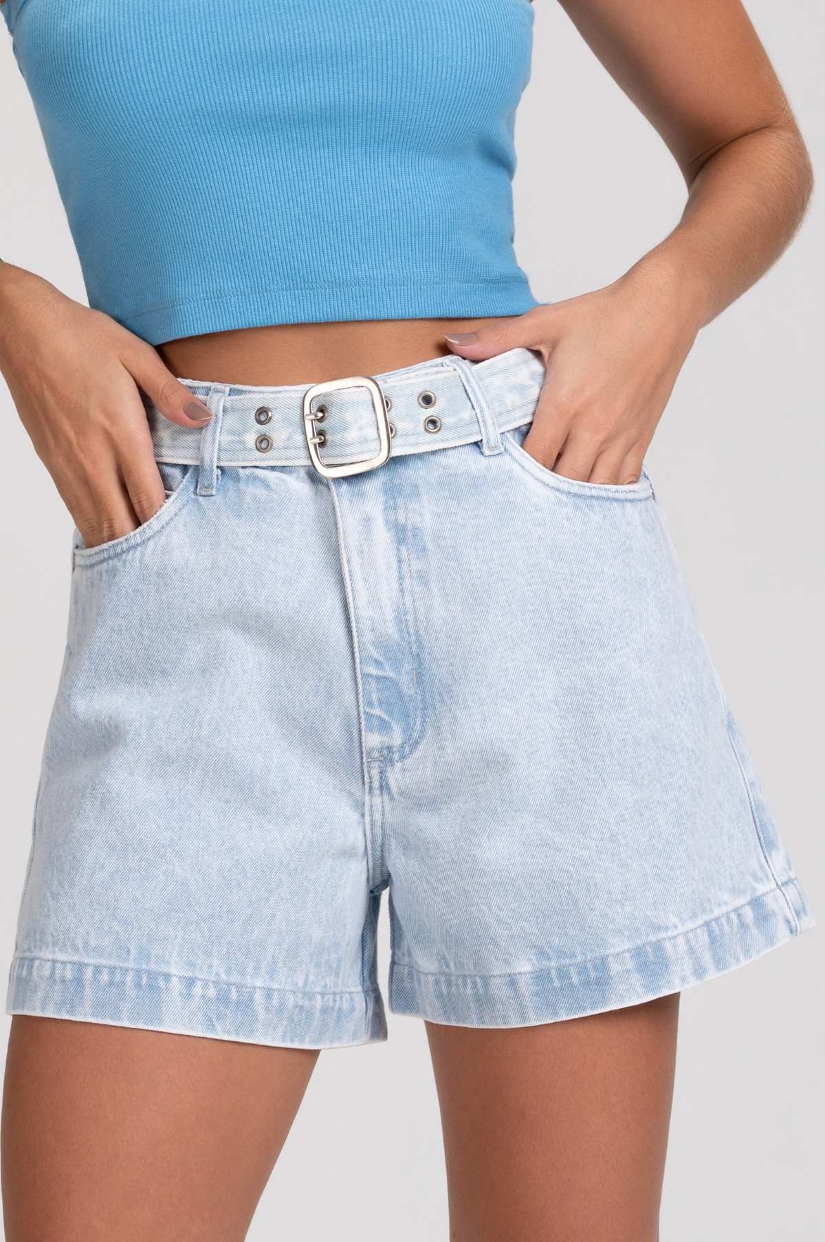 Short Jeans Mom Frysaide Azul Cinto Embutido