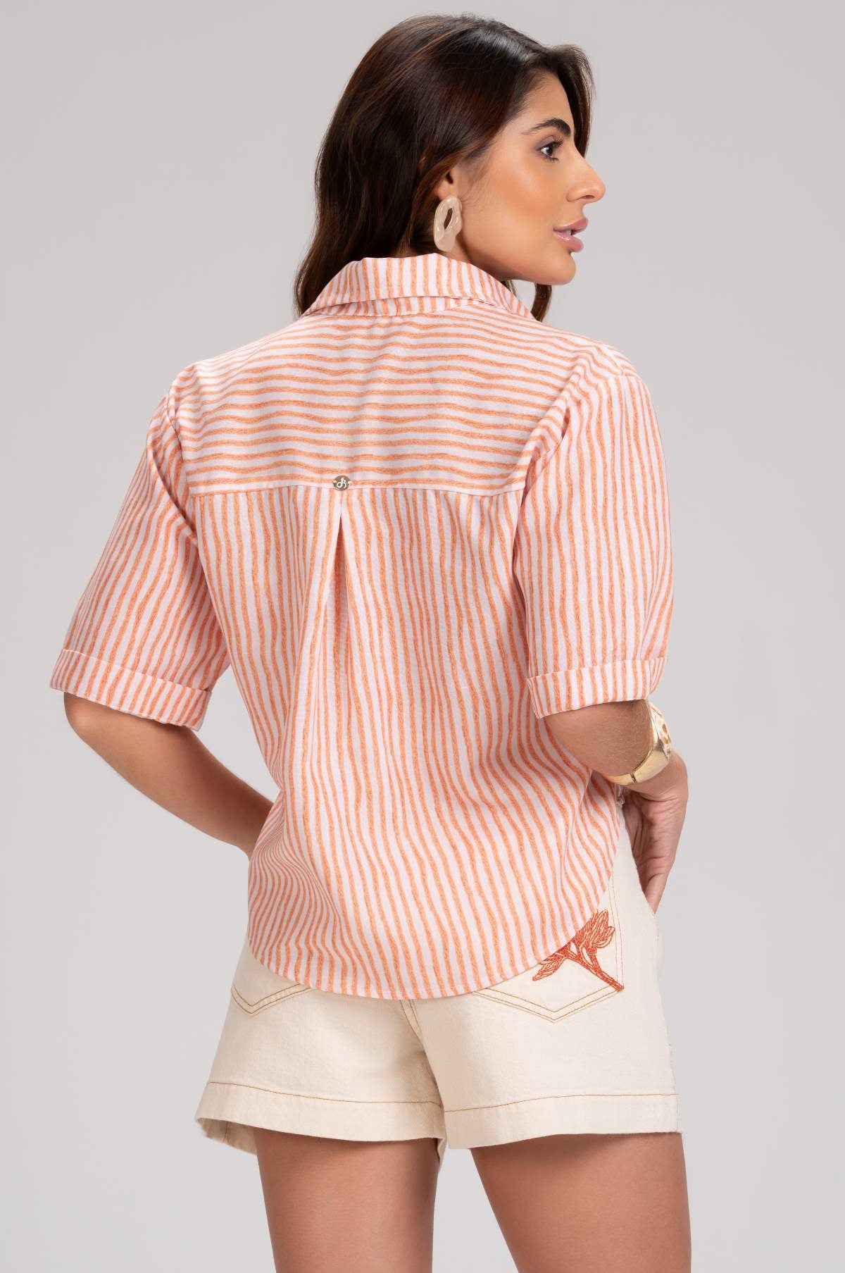 Short Mom Frysaide Bege Bordado Floral Cintura Alta