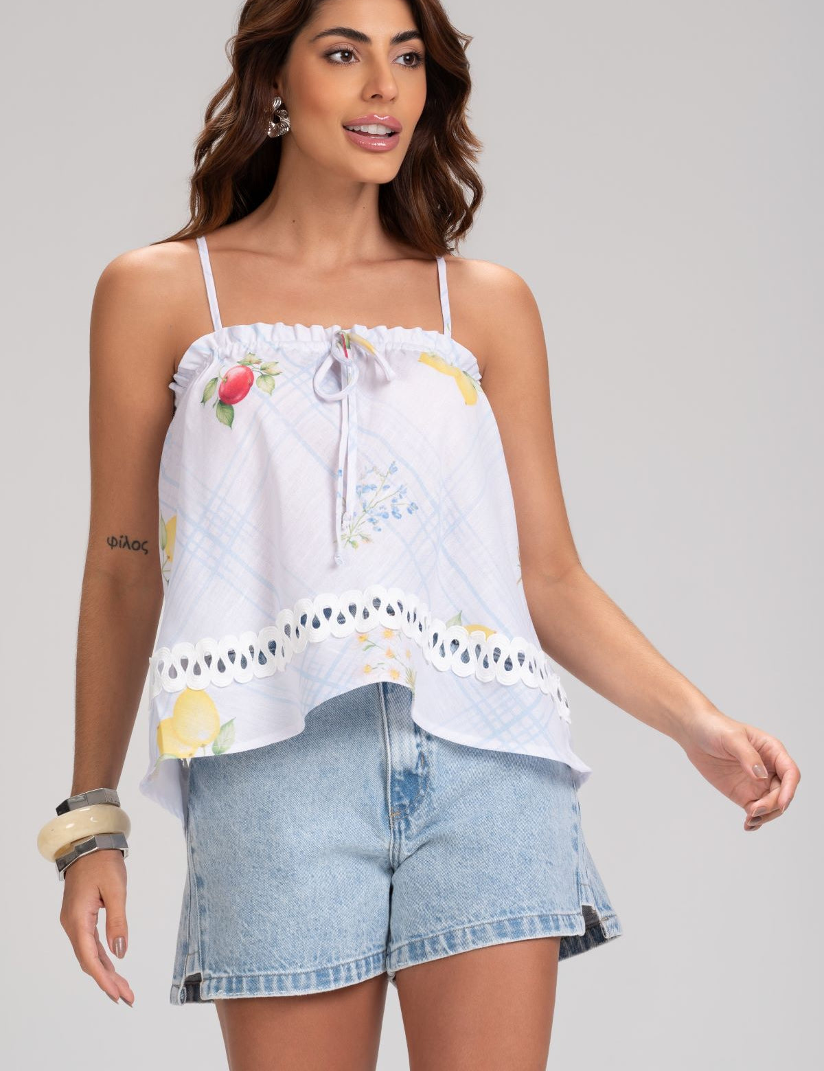 Short Mom Jeans Frysaide Azul Barra Dobrada