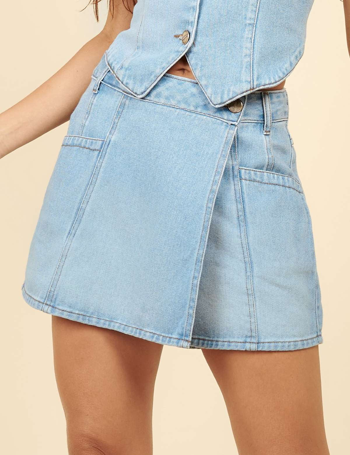 Short Saia Jeans Lottus Azul Claro Bolso Frontal