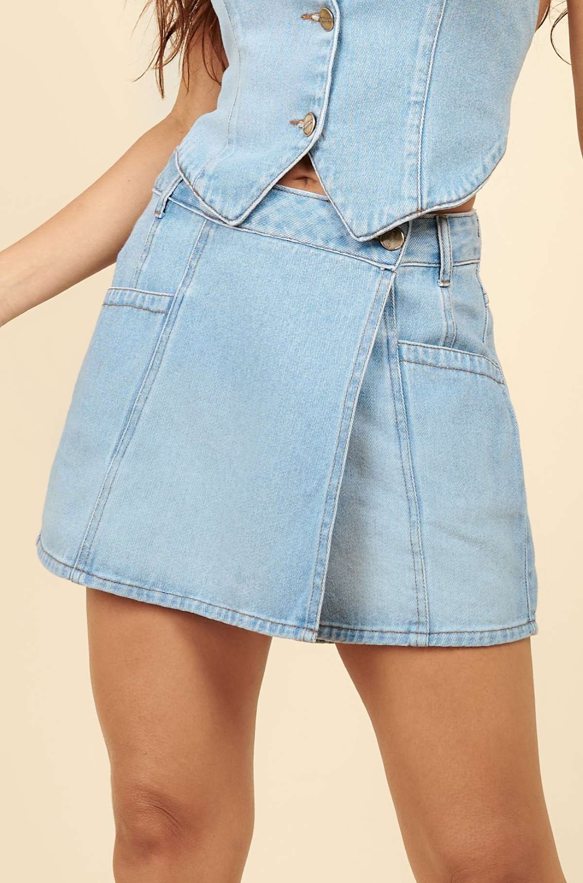 Short Saia Jeans Lottus Azul Claro Bolso Frontal