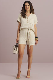 Shorts Meia Loka Off White Listrado Com Cinto
