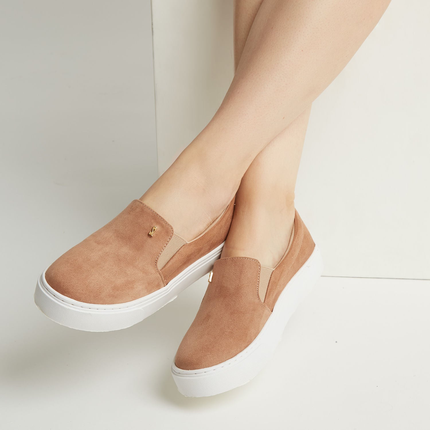 Slip On Santa Lolla Nude Camurça Sola Baixa