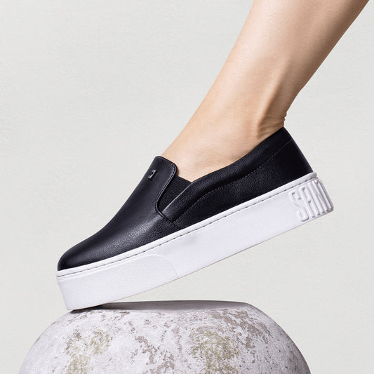 Slip On Santa Lolla Preto Sola Alta