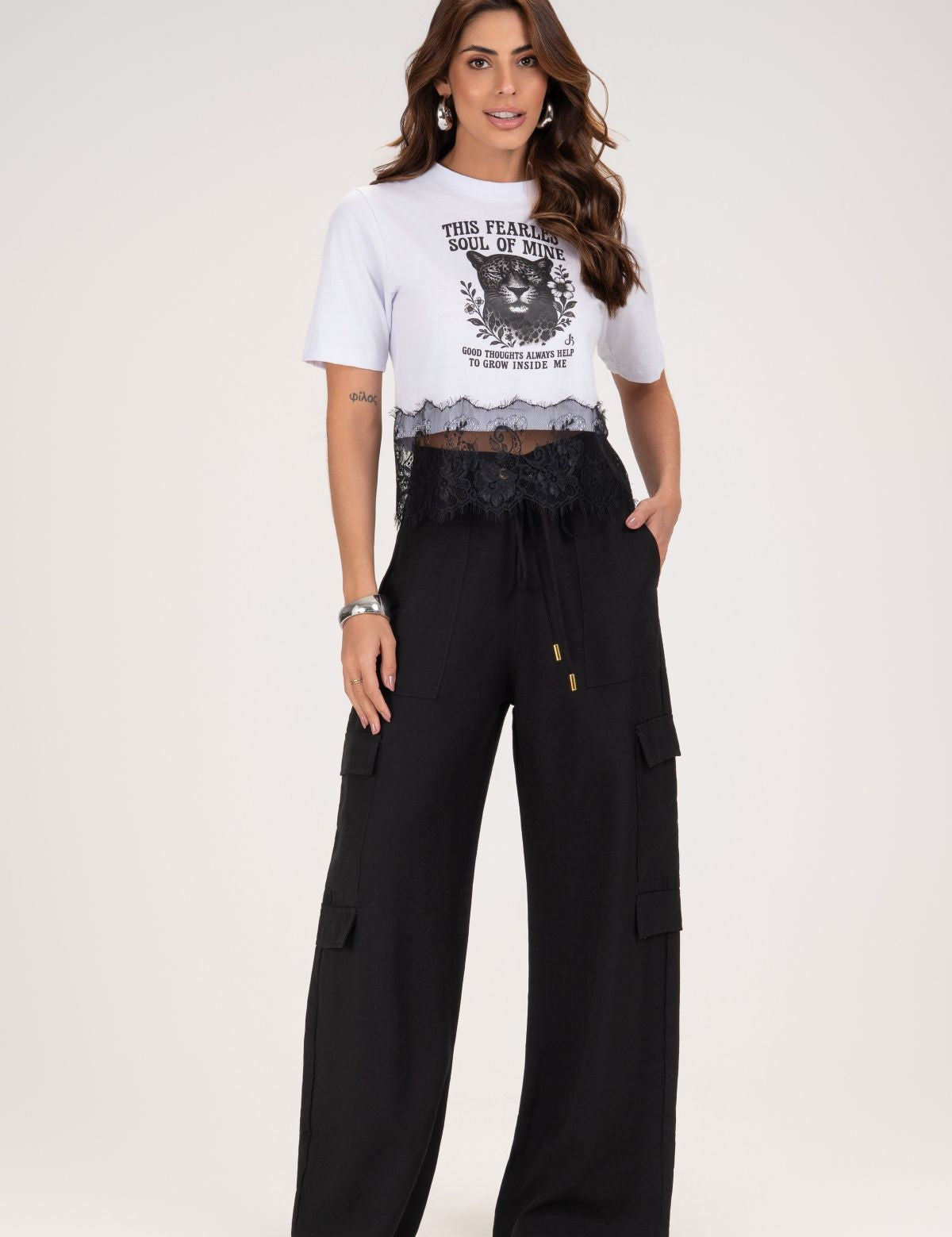 T-Shirt Frysaide Branca Estampa Felino Renda Barra